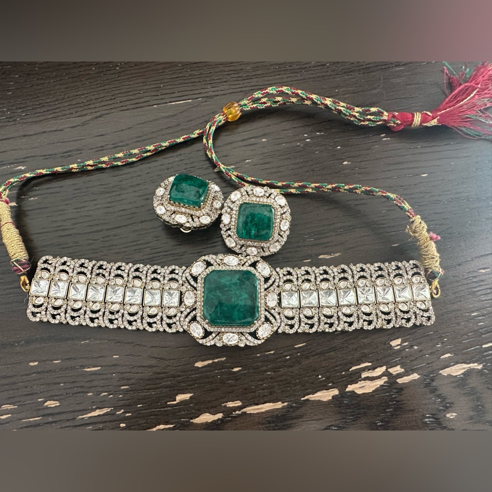 Elegant Green and Silver Choker Necklace - Picture 5 of 6